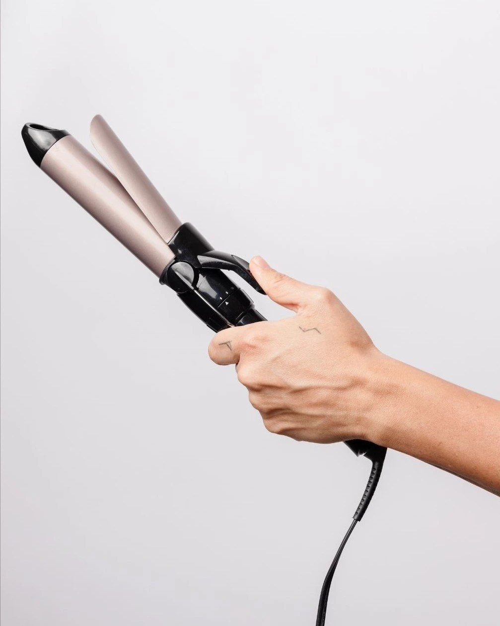 TSA Rules Can You Bring a Curling Iron on a Plane? (2023)